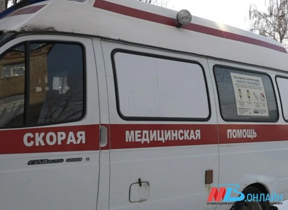 Под Волгоградом 27-летний водитель «ВАЗа» врезался в остановку и погиб